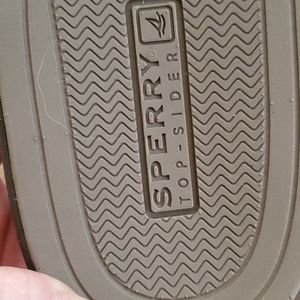 Sperry flip flops